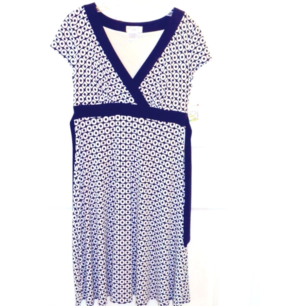 Beautiful Ladies Black and White dress, size 6, used $5.00